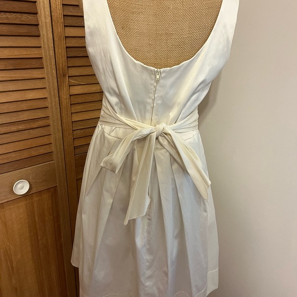 Beautiful spring dress - Picture 2 of 4